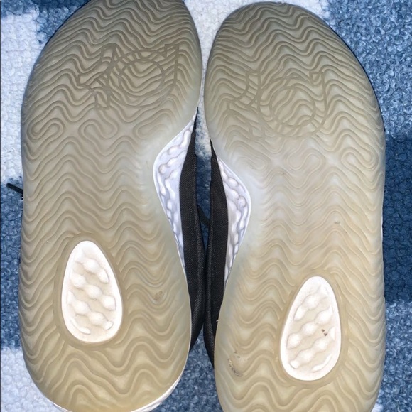 KD basketball shoes. - Picture 5 of 5